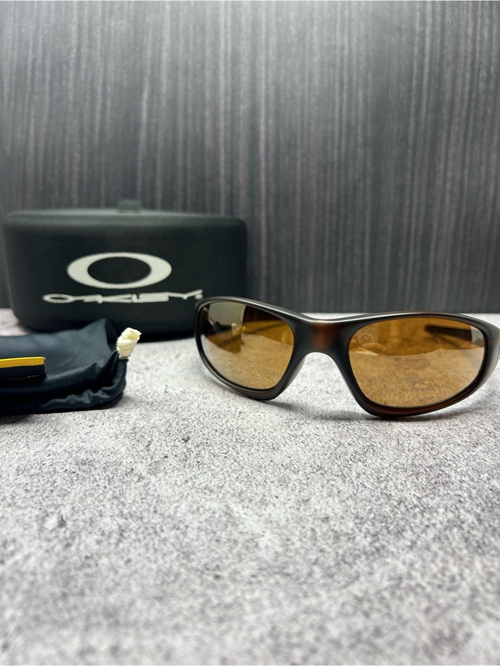 Oakley XCEL 1 Vintage Sunglasses Brown Straight Jacket Frame Amber Lenses